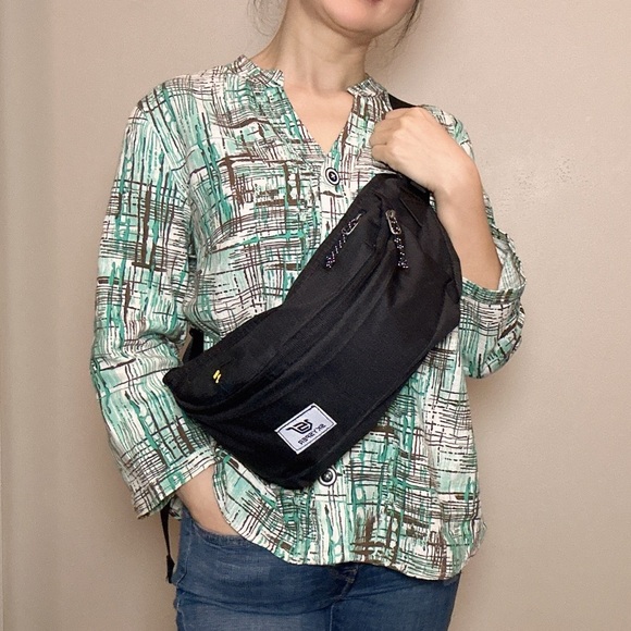 Unisex courier/cross-body Bag - Picture 2 of 5